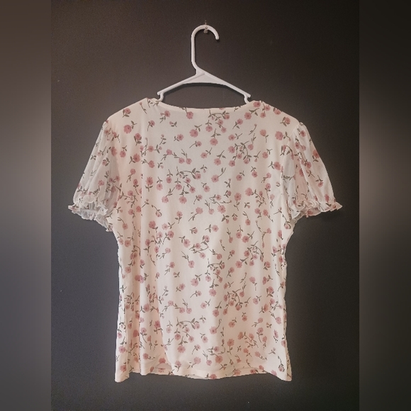 NO BOUNDARIES WOMEN'S XL WHITE AND PINK FLORAL SUMMER SHORT SLEEVE TOP - Picture 2 of 4